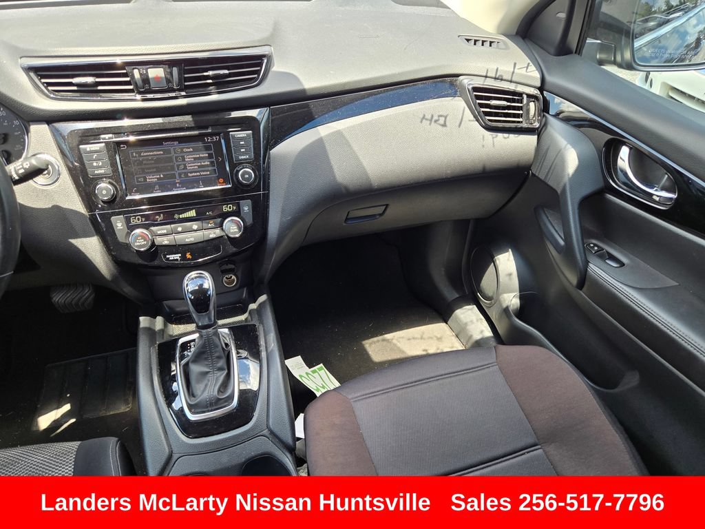 Used 2022 Nissan Rogue Sport SV FWD image 16