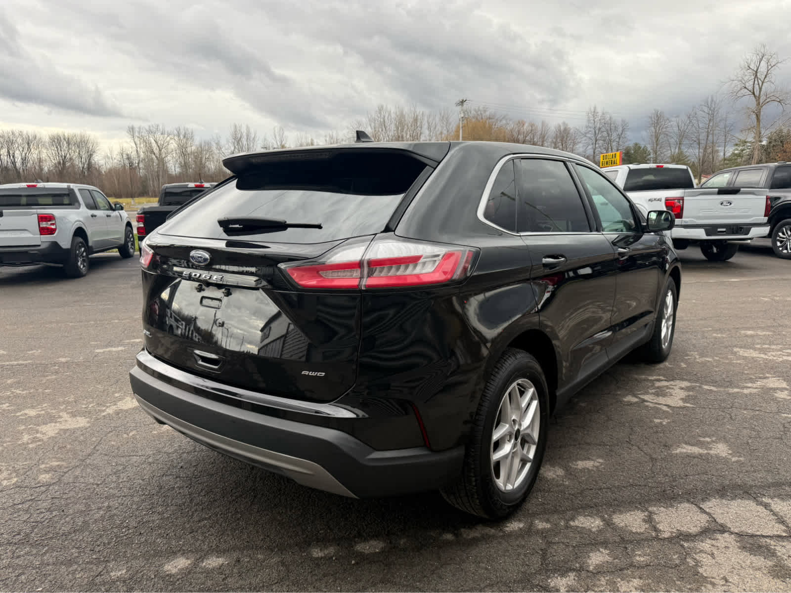 Used 2024 Ford Edge SEL image 5