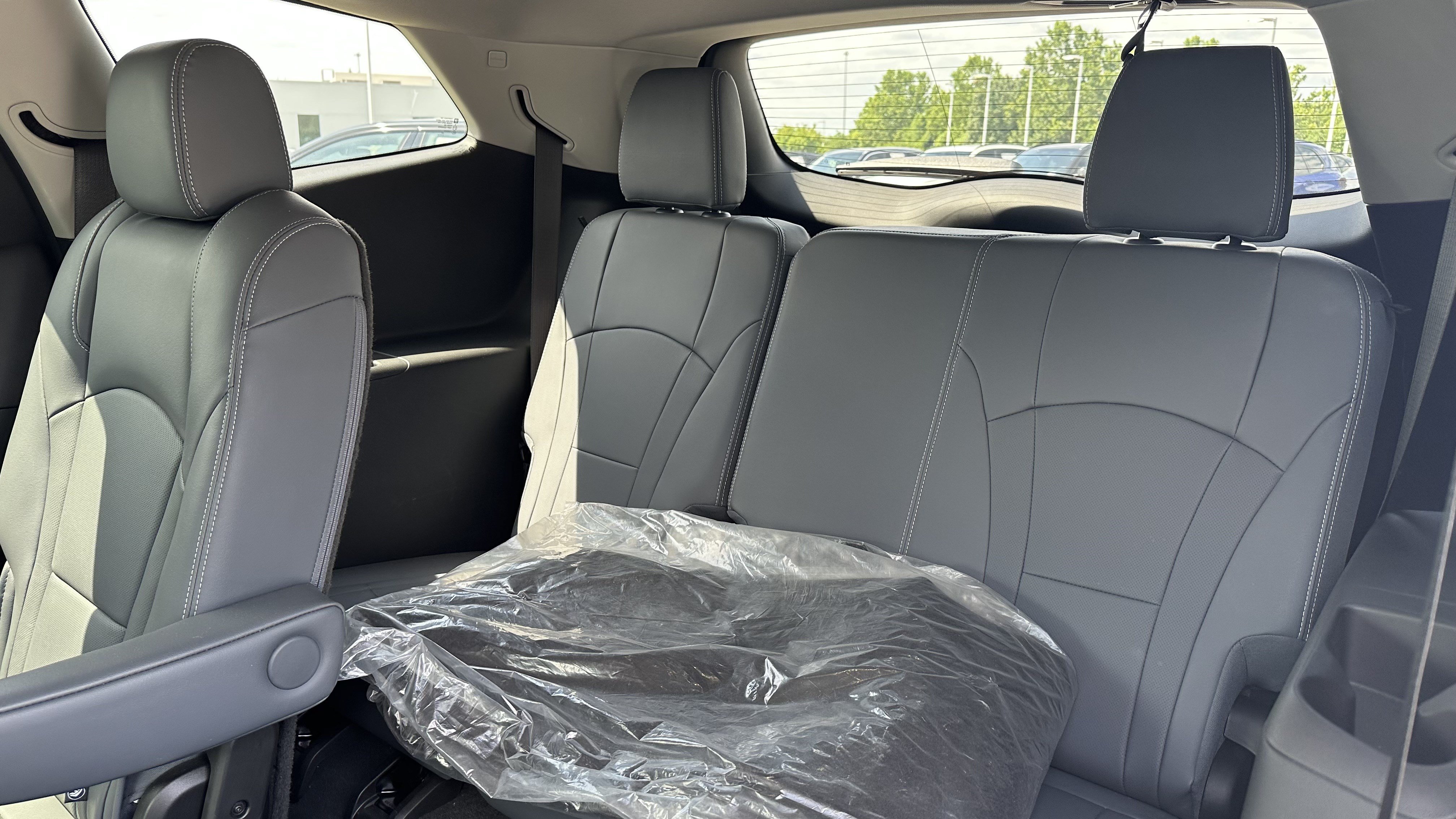 Used 2021 Buick Enclave Essence w/ Sound and Sites Package FWD image 33