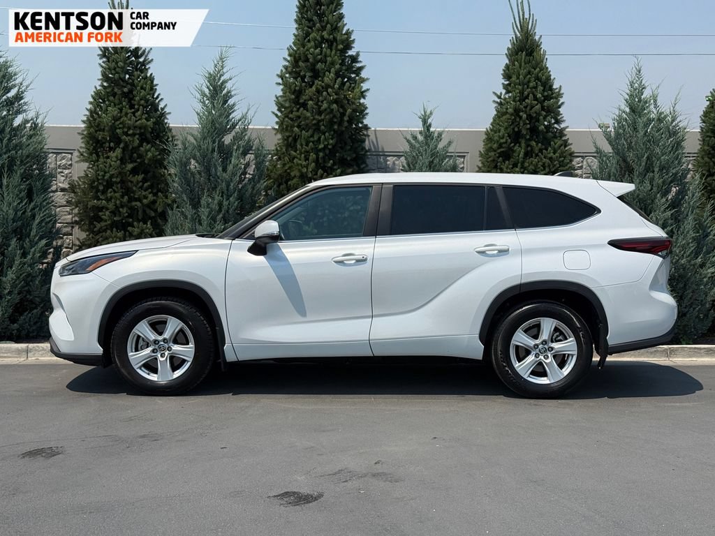 Used 2025 Toyota Highlander LE AWD/4WD image 5