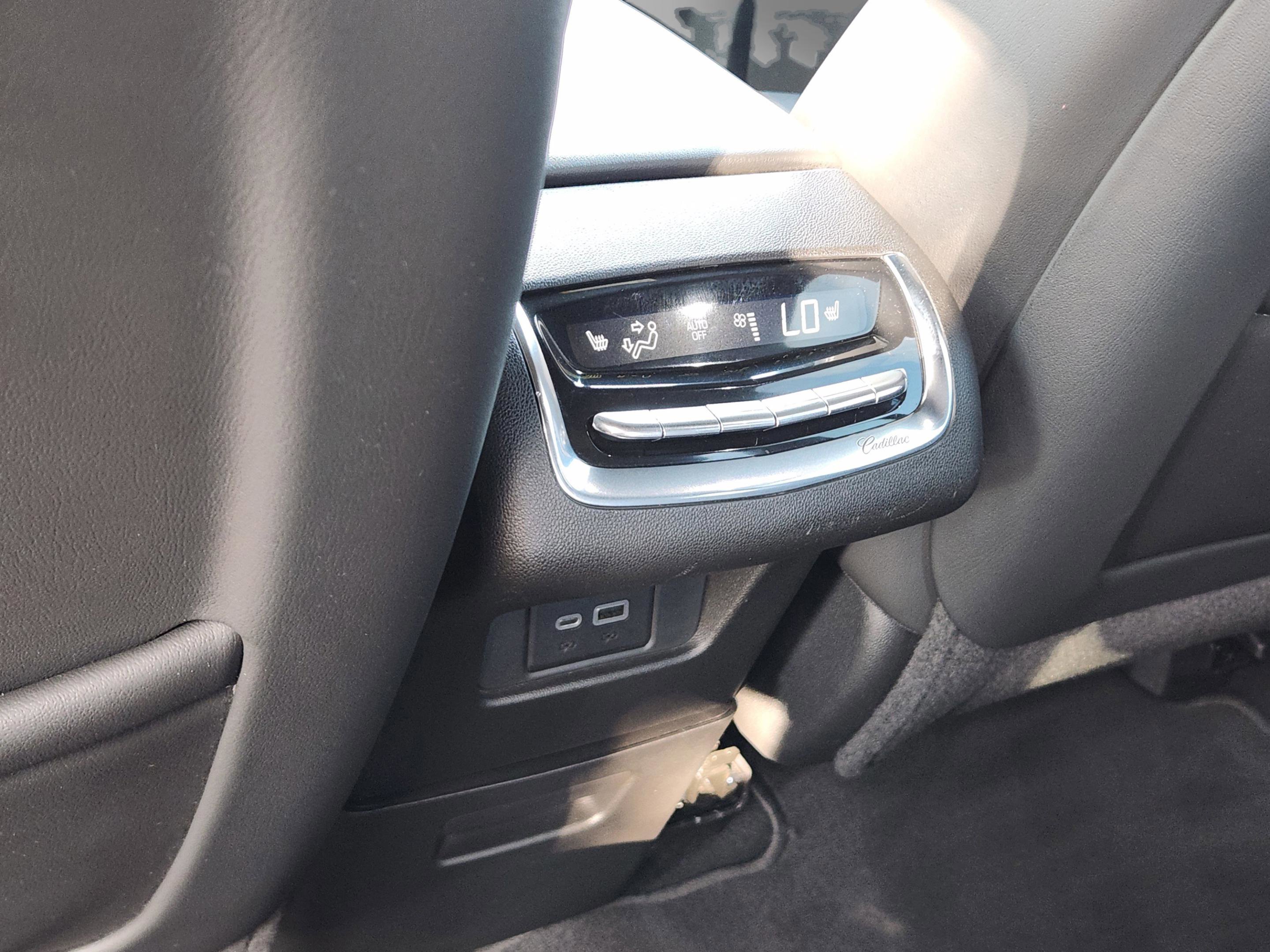 Used 2023 Cadillac XT6 Premium Luxury image 35