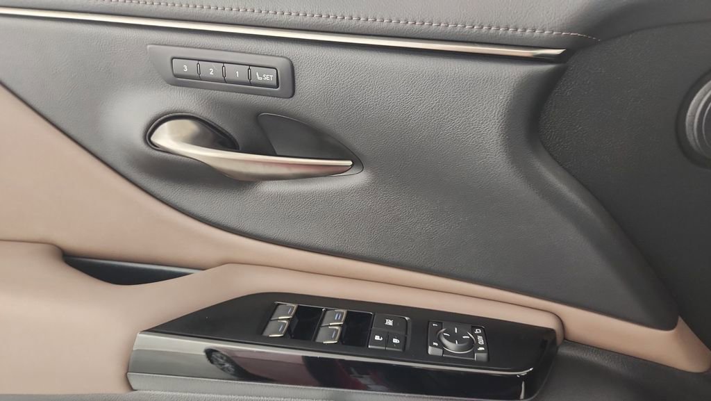 Used 2022 Lexus ES 250 w/ Premium Package AWD/4WD image 15