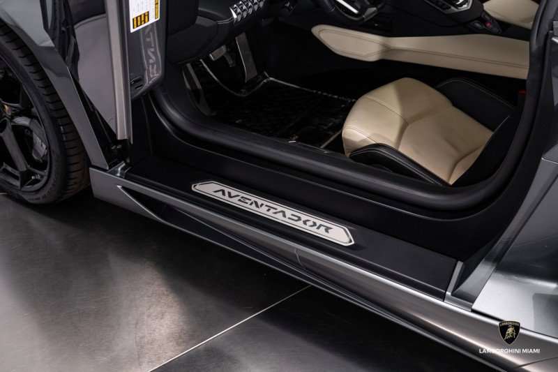 Used 2012 Lamborghini Aventador LP 700-4 image 34