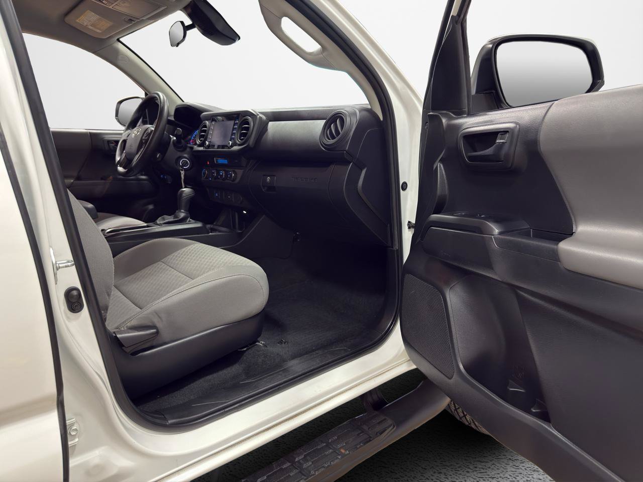 Used 2022 Toyota Tacoma SR AWD/4WD image 29
