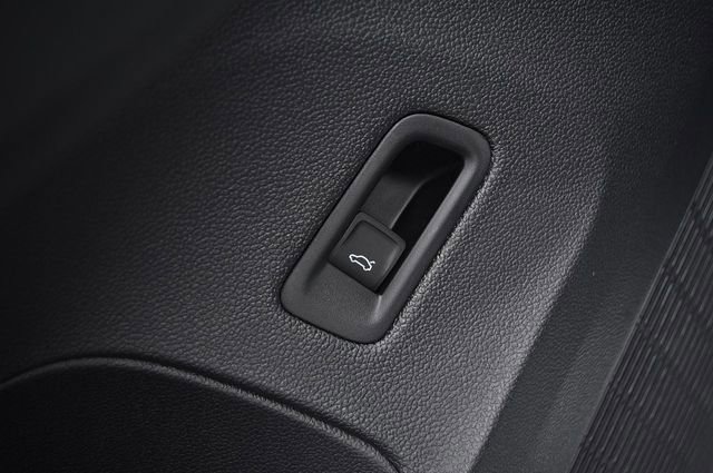 New 2026 Volkswagen Atlas Cross Sport SE image 9