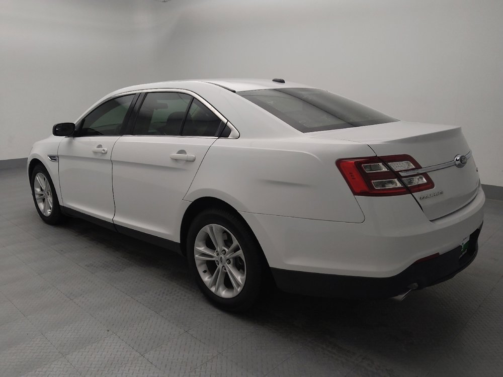 Used 2019 Ford Taurus SE image 3