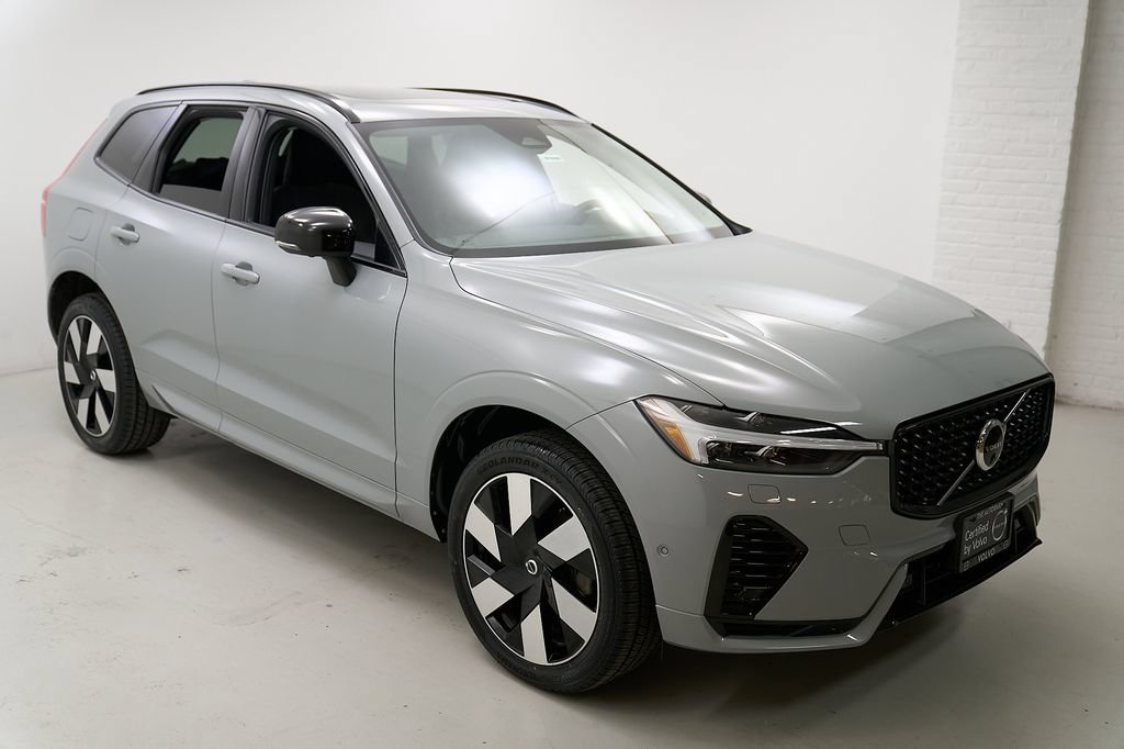 Certified 2024 Volvo XC60 T8 Plus AWD/4WD image 4