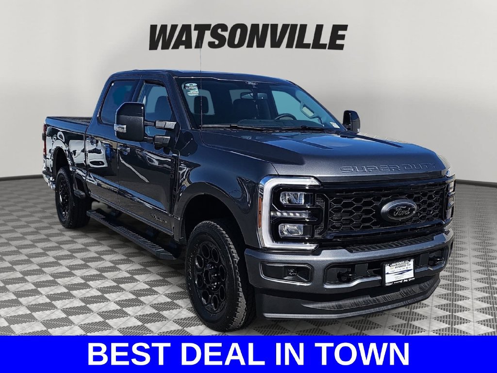 New 2026 Ford F250 Lariat w/ Black Appearance Package