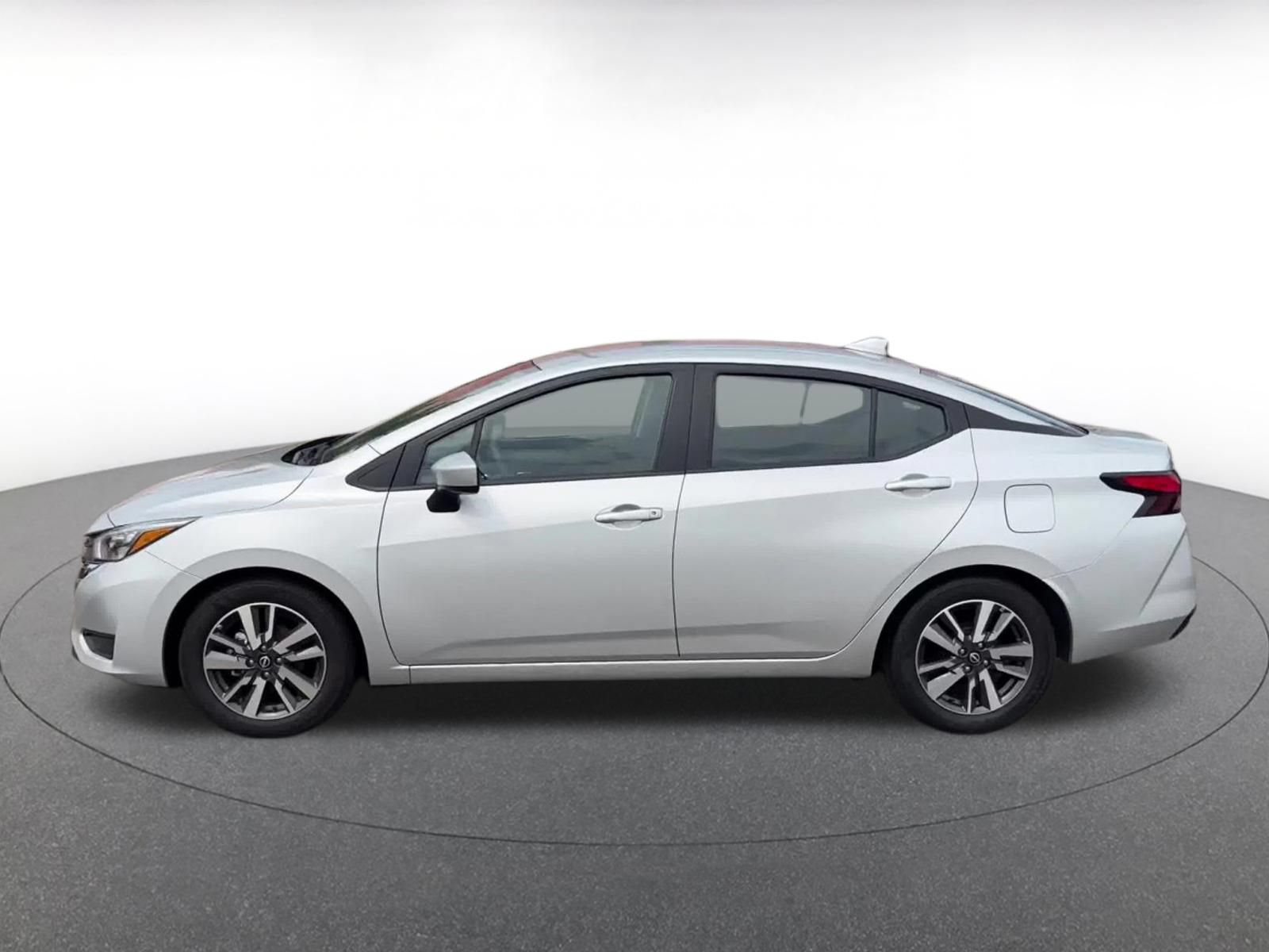 Used 2025 Nissan Versa SV FWD image 9