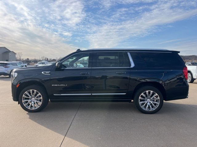 Used 2023 GMC Yukon XL Denali w/ Max Trailering Package image 6
