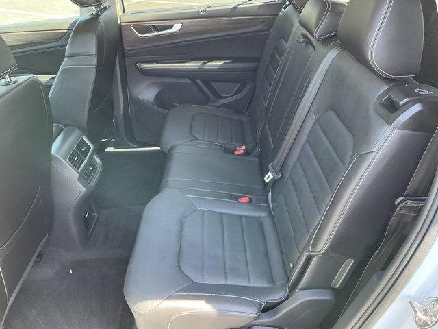 Used 2024 Volkswagen Atlas SEL AWD/4WD image 14