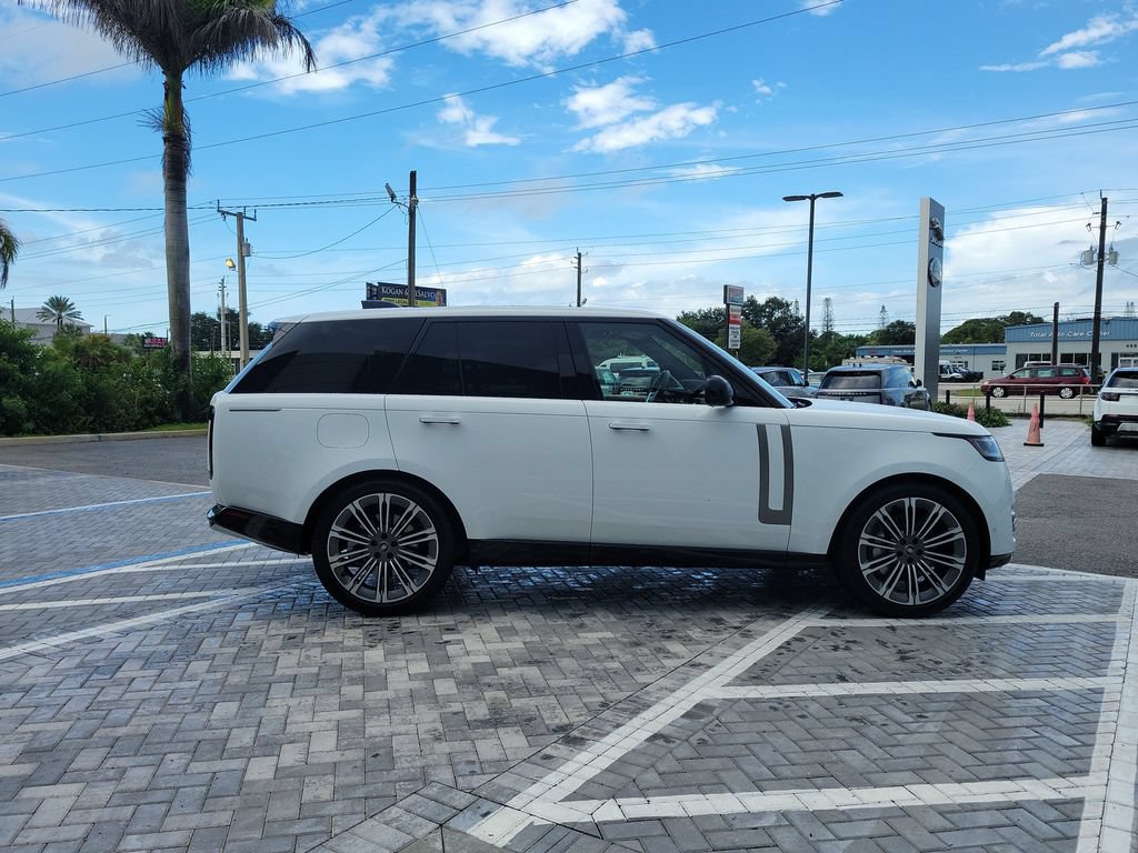 Used 2025 Land Rover Range Rover SE AWD/4WD image 6