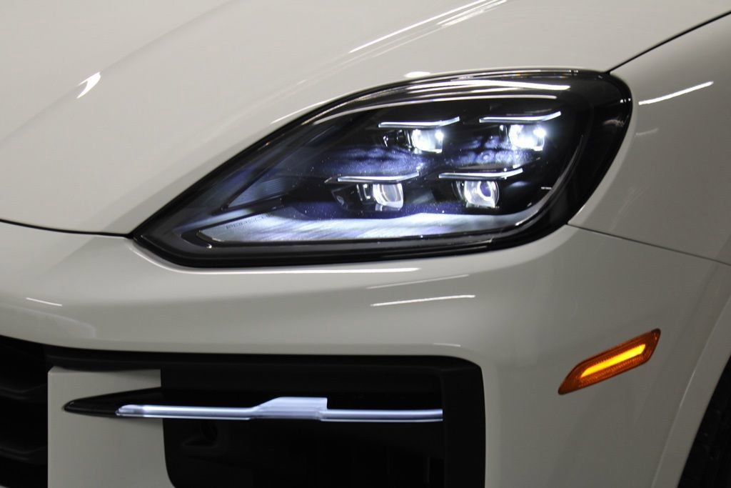 Certified 2026 Porsche Cayenne Coupe image 9
