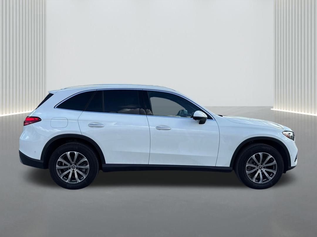Used 2025 Mercedes-Benz GLC 300 4MATIC image 4