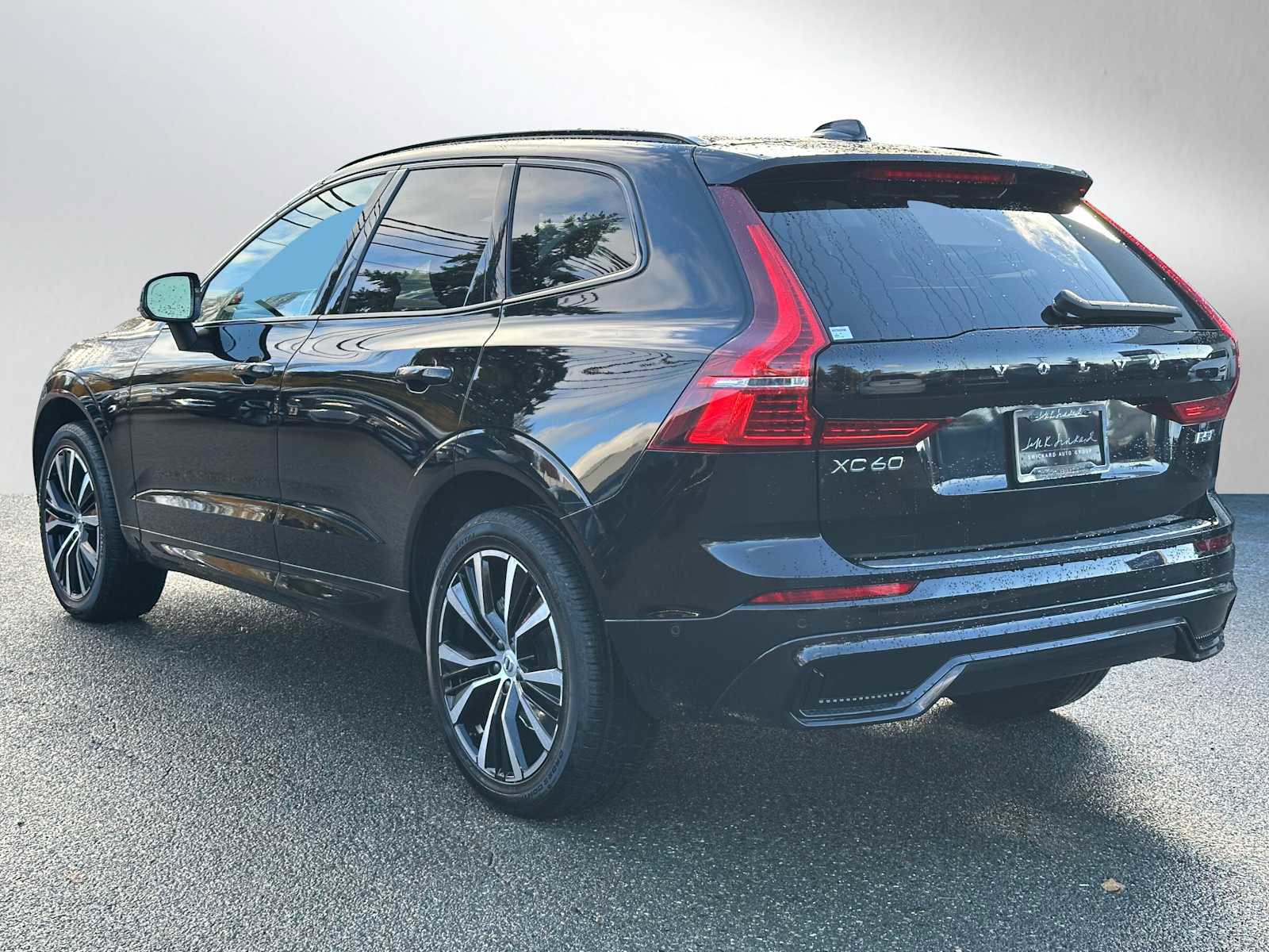 Used 2025 Volvo XC60 B5 Plus w/ Protection Package Premier image 5
