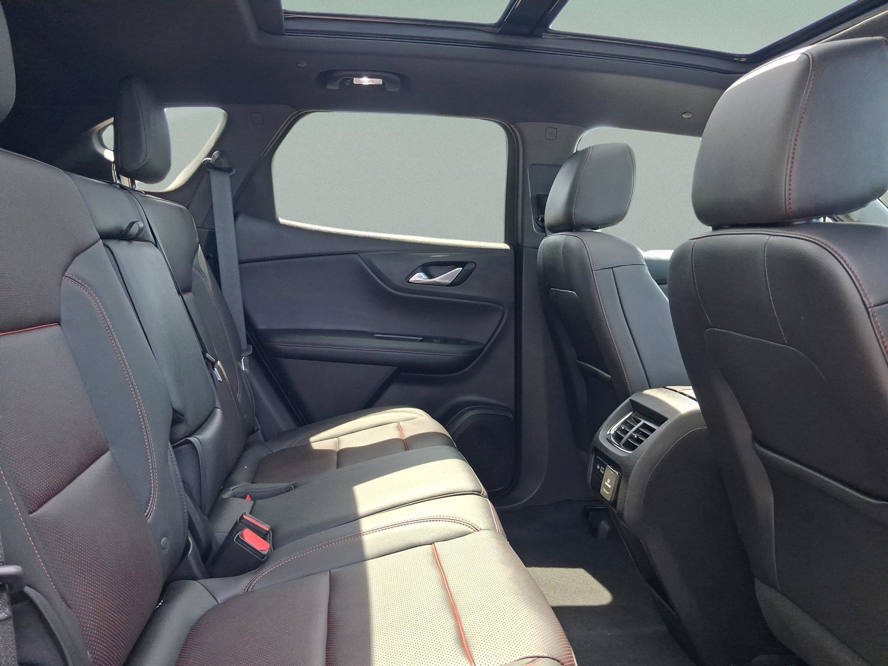 Used 2020 Chevrolet Blazer RS FWD image 32