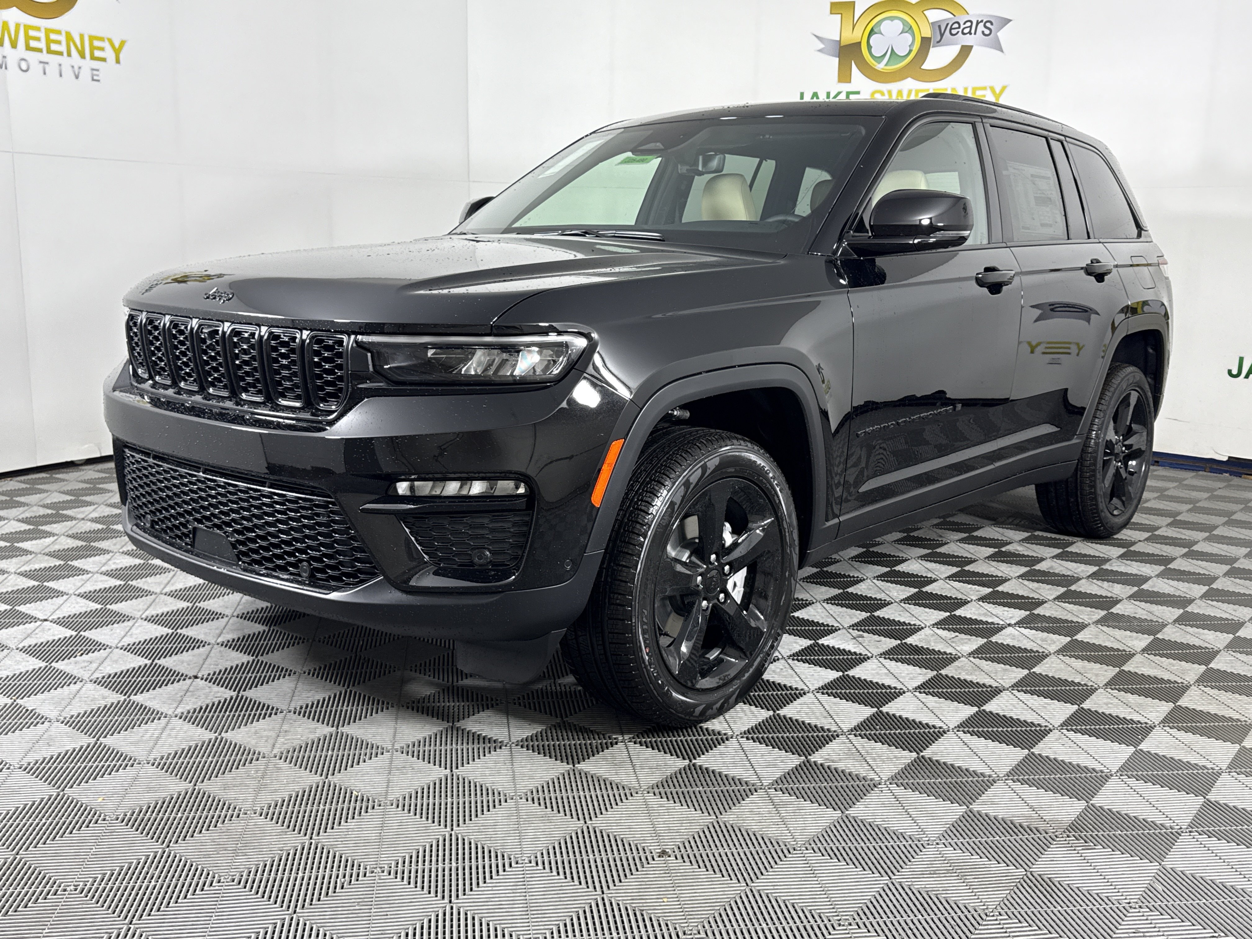 New 2025 Jeep Grand Cherokee Limited w/ Luxury Tech Group II AWD/4WD image 4