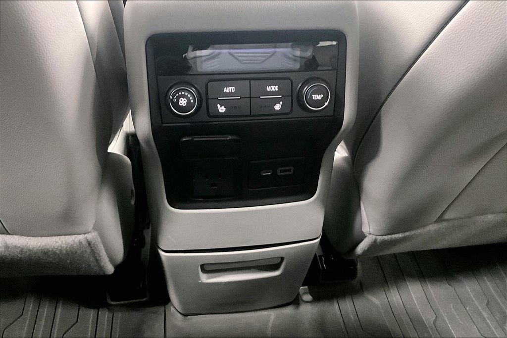 Used 2022 GMC Acadia SLT w/ Preferred Package FWD image 25
