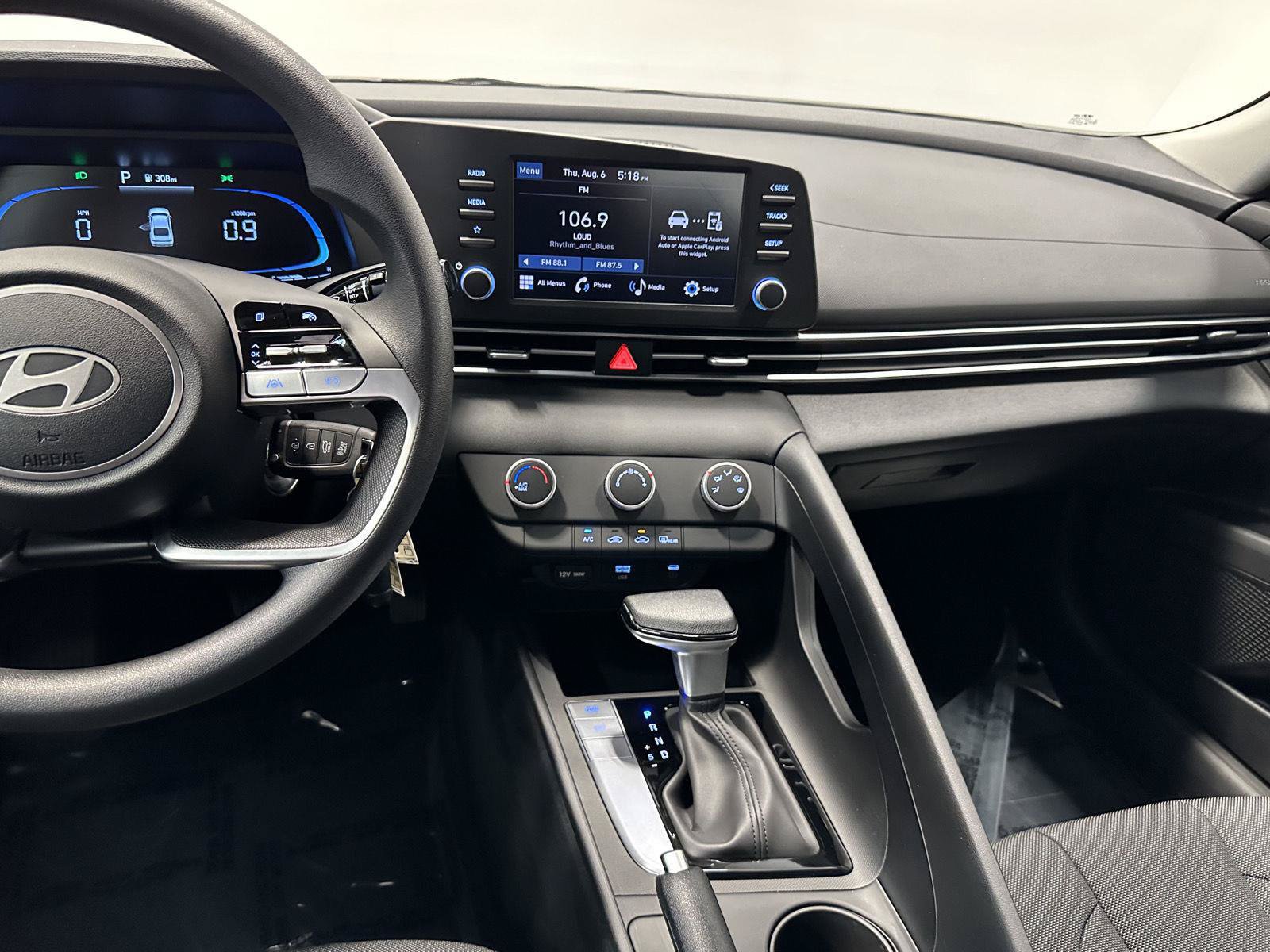 Certified 2024 Hyundai Elantra SE FWD image 21
