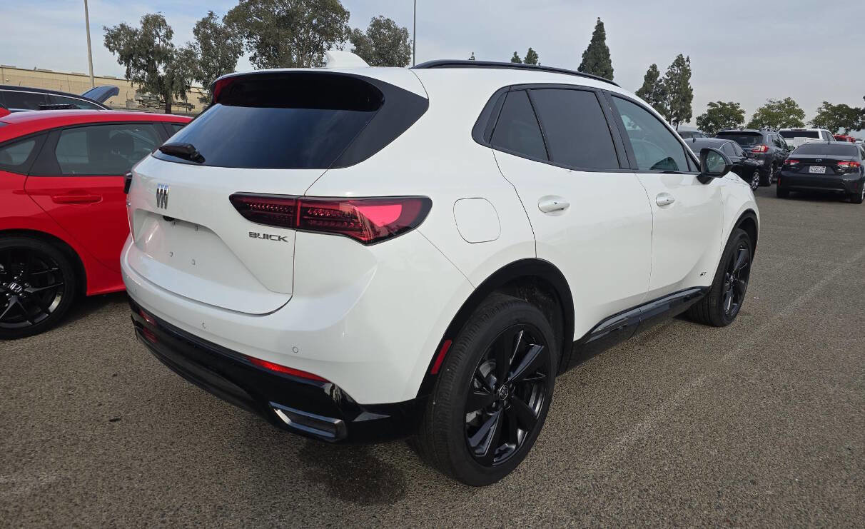 Used 2025 Buick Envision Sport Touring image 2