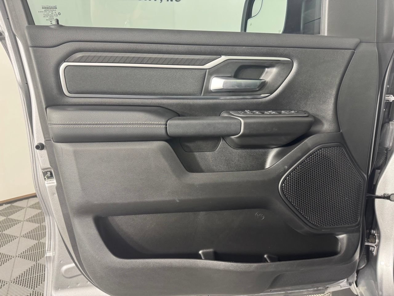 Used 2025 RAM 1500 Big Horn AWD/4WD image 9