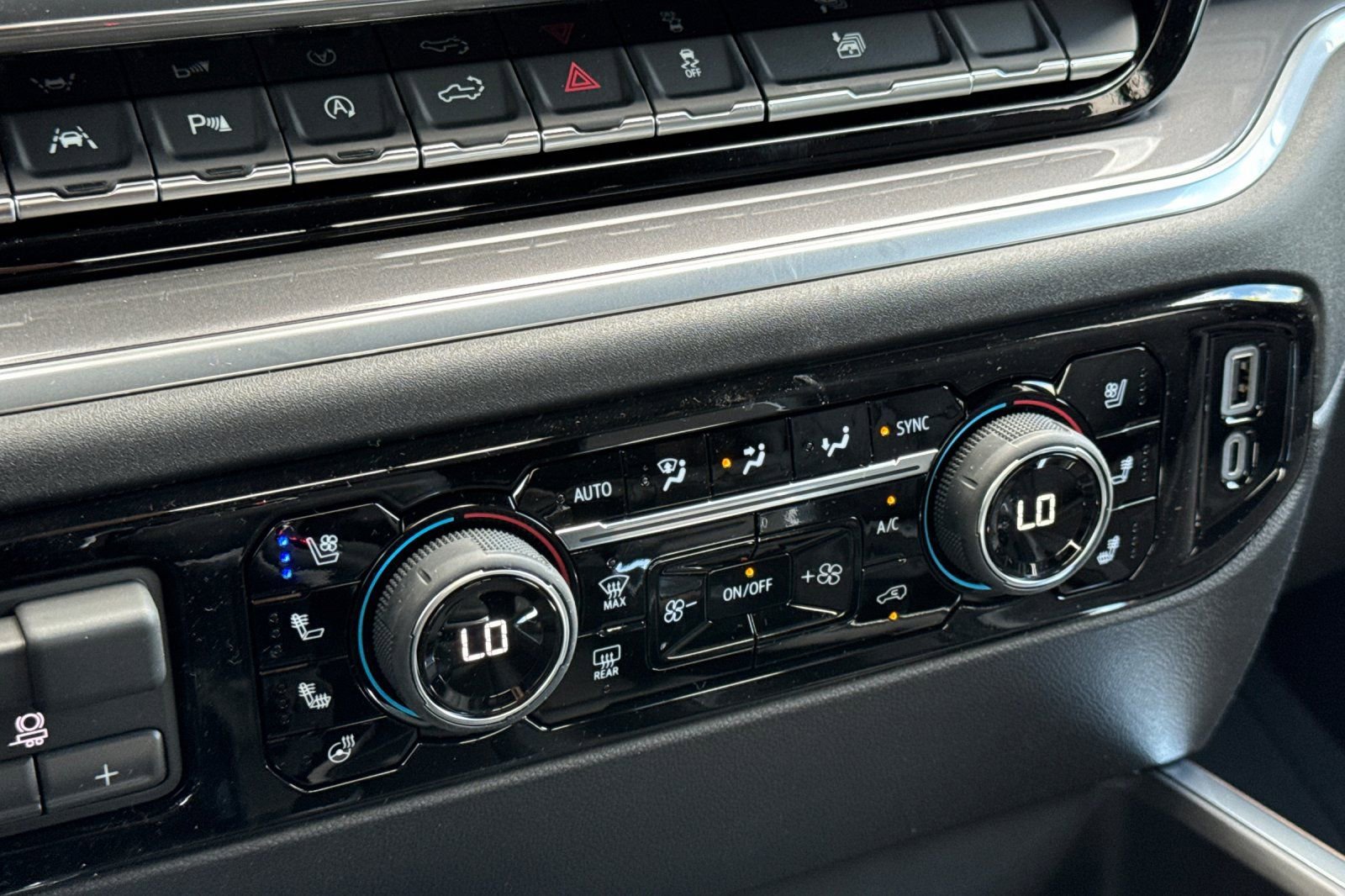 New 2026 Chevrolet Silverado 1500 High Country AWD/4WD image 18