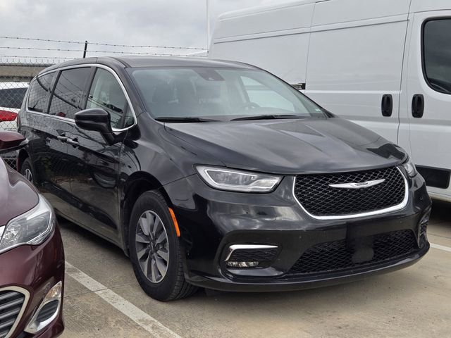Certified 2023 Chrysler Pacifica Touring-L FWD image 1