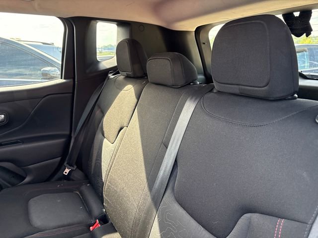 Used 2017 Jeep Renegade Trailhawk AWD/4WD image 10