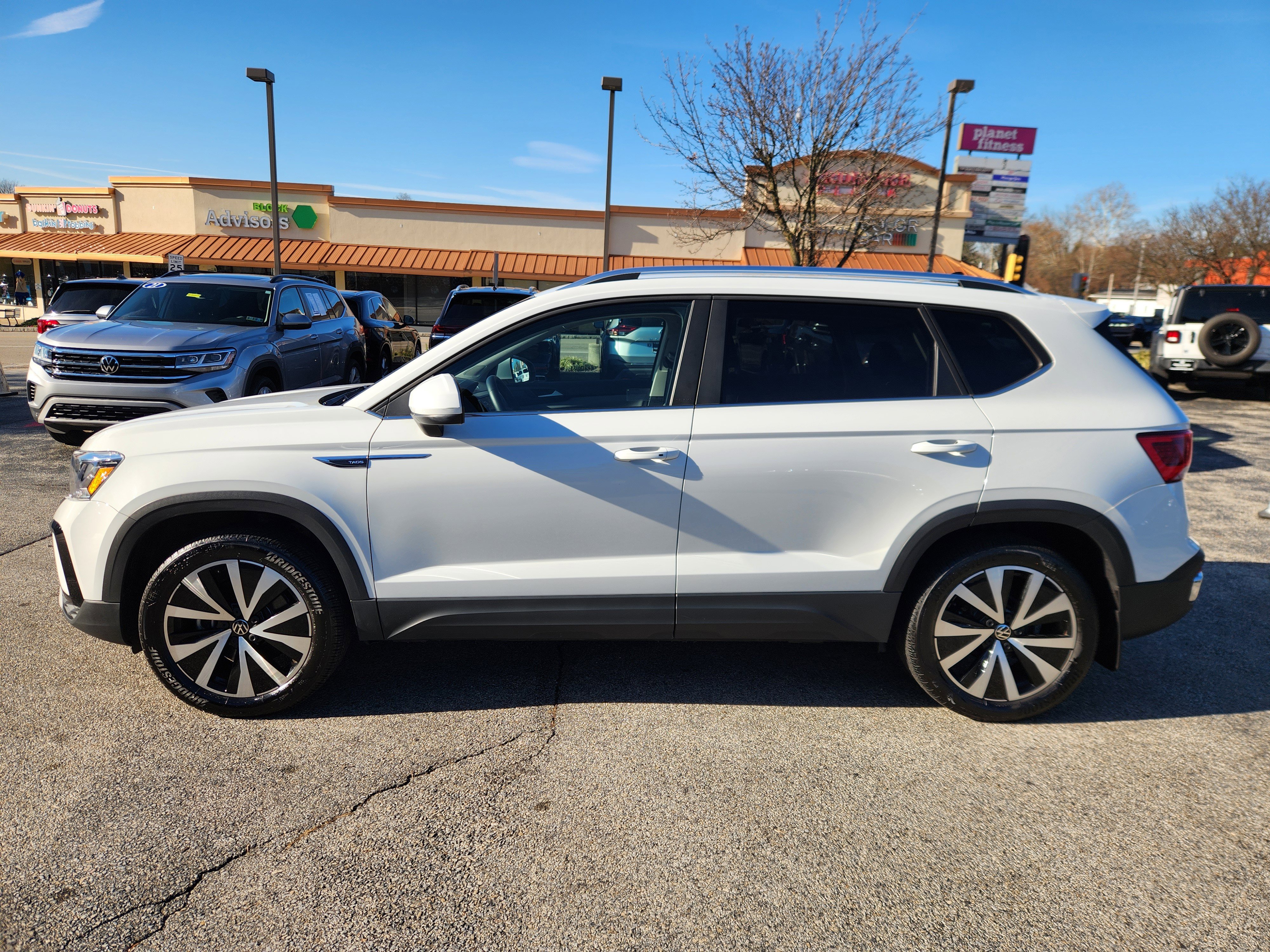 Certified 2023 Volkswagen Taos SE image 5