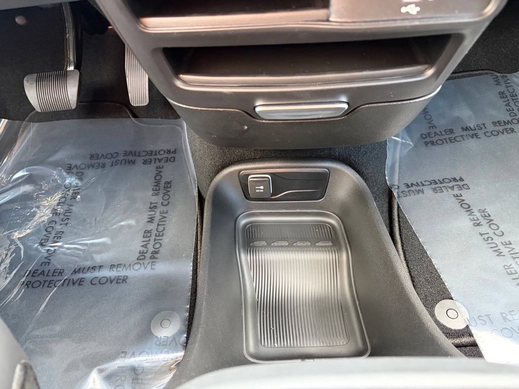 New 2027 Chrysler Pacifica Select w/ Family Tech Group AWD/4WD image 35