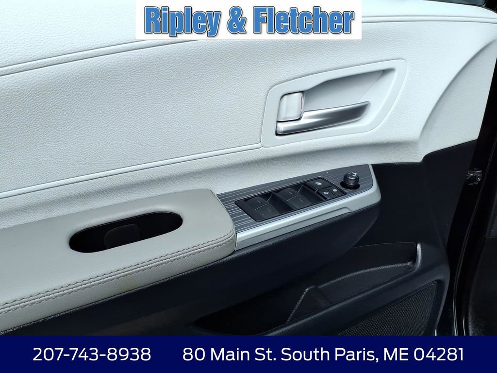 Used 2025 Toyota Sienna XLE image 13