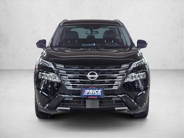 Used 2025 Nissan Rogue Platinum w/ Platinum Premium Package FWD image 2