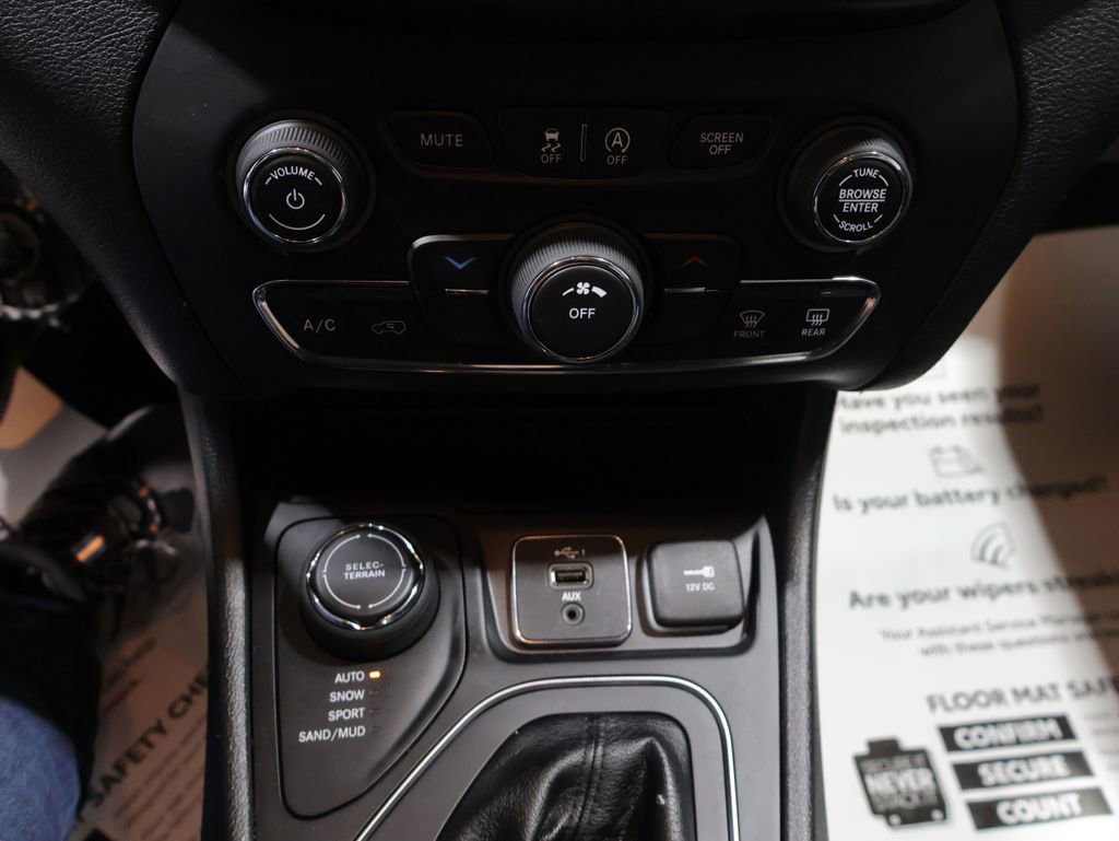 Used 2021 Jeep Cherokee Latitude Lux image 27