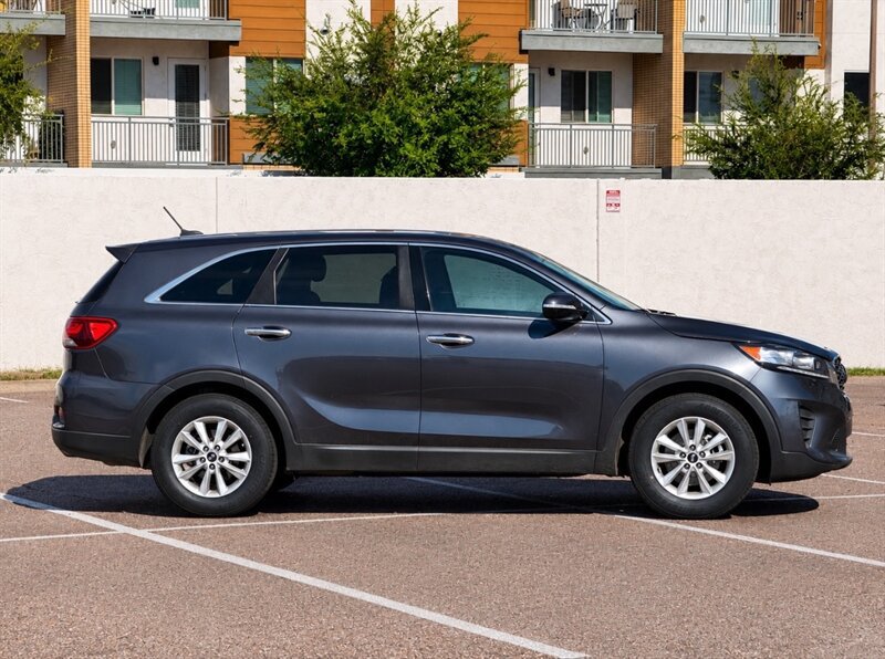 Used 2019 Kia Sorento FWD image 4