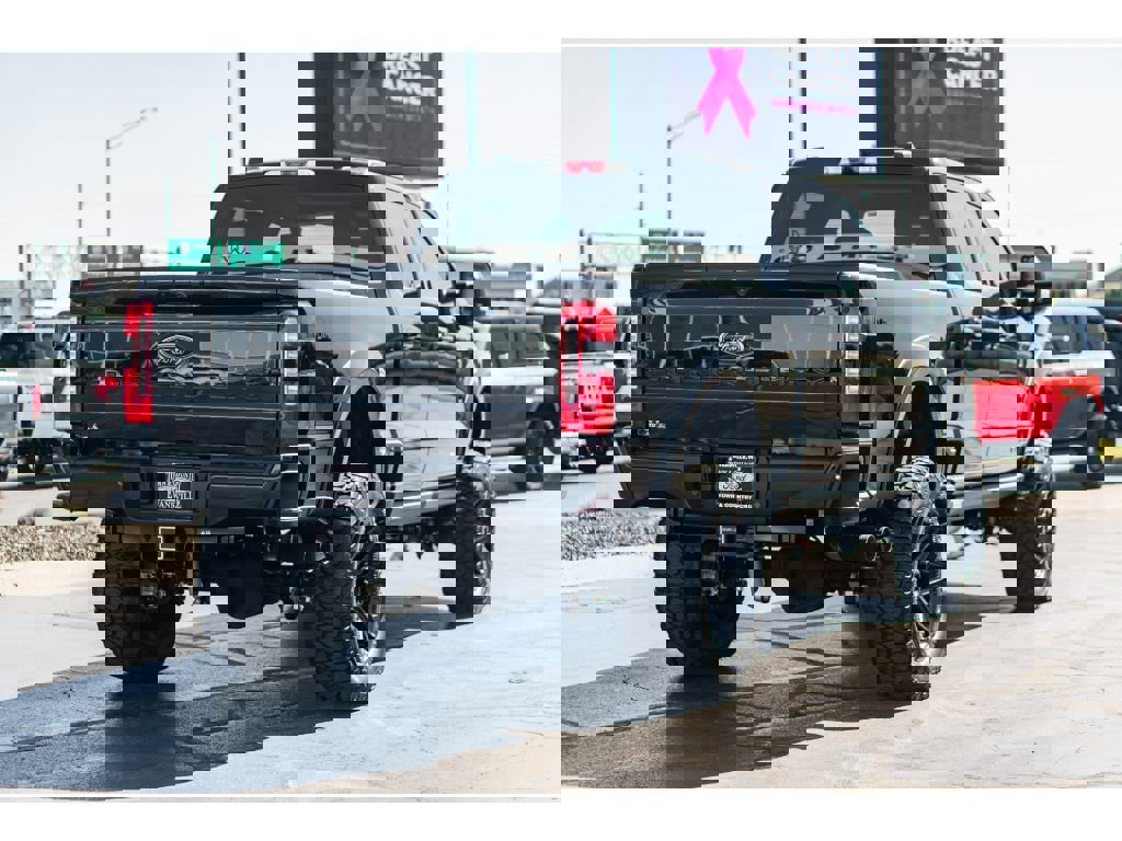 Used 2025 Ford F250 XLT w/ Black Appearance Package AWD/4WD image 4