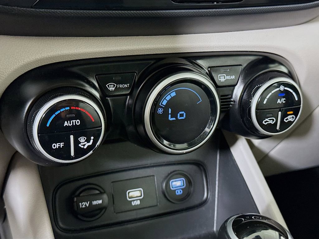 Used 2020 Hyundai Venue SEL w/ Convenience + Premium Package image 7