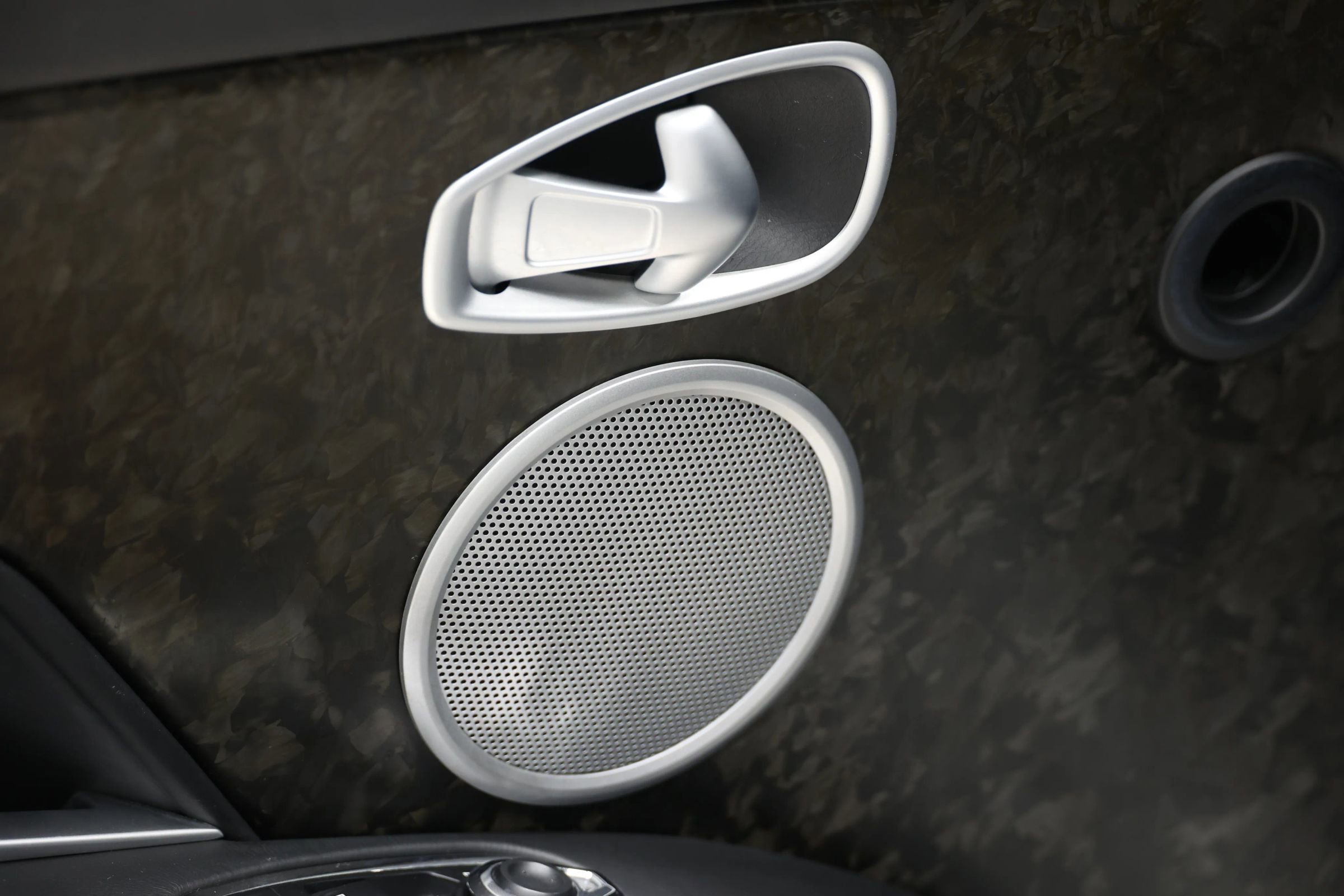 Used 2018 Aston Martin DB11 Coupe image 9