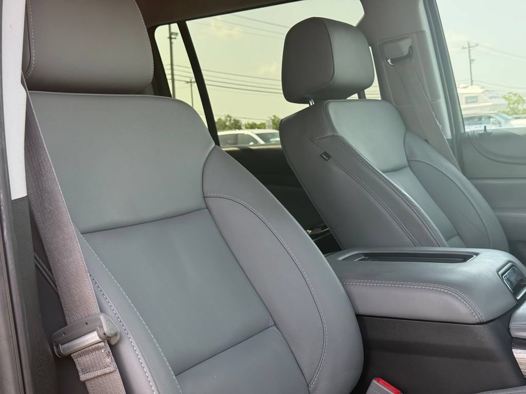 Used 2016 Chevrolet Suburban LT w/ Luxury Package RWD image 28