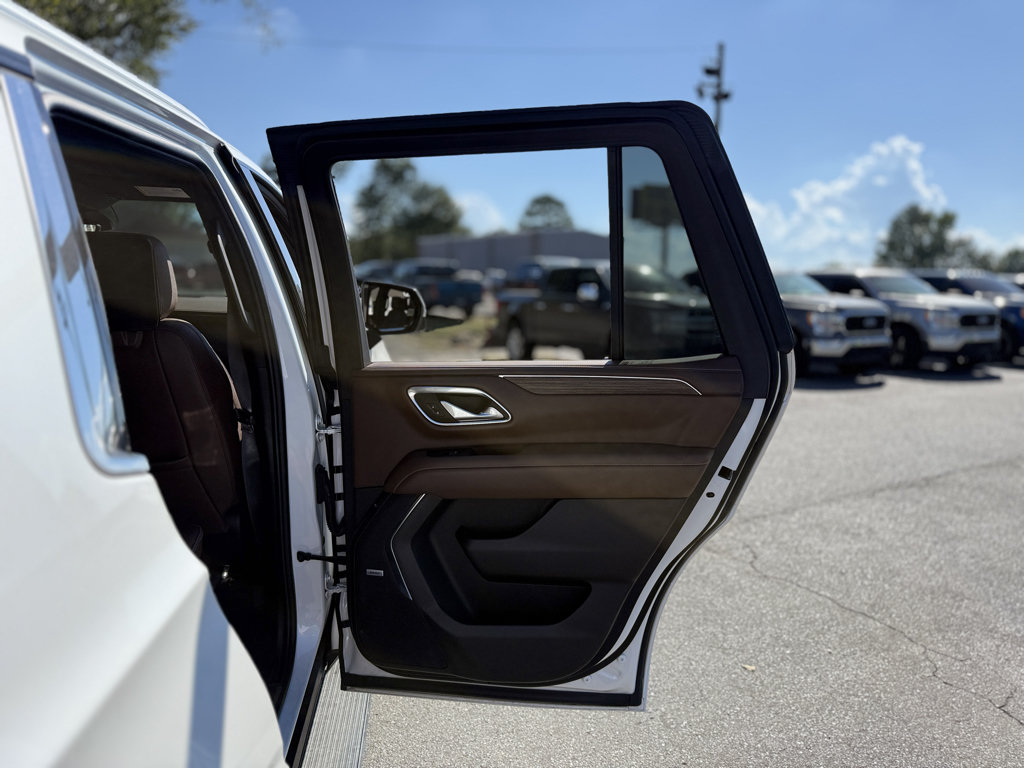 Used 2023 Chevrolet Tahoe High Country w/ Advanced Technology Package AWD/4WD image 30