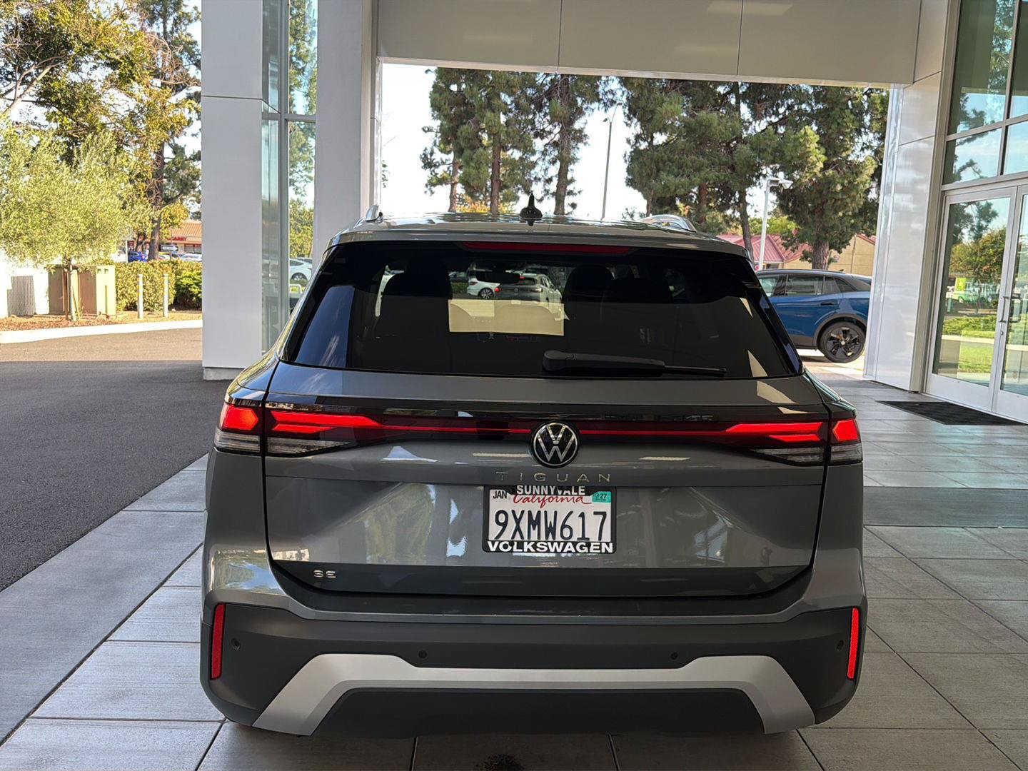 Certified 2026 Volkswagen Tiguan SE w/ Panoramic Sunroof Package FWD image 4