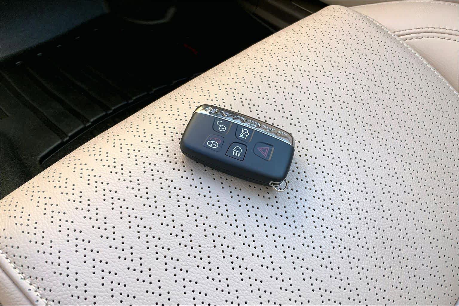 Used 2018 Jaguar XF Prestige AWD/4WD image 15