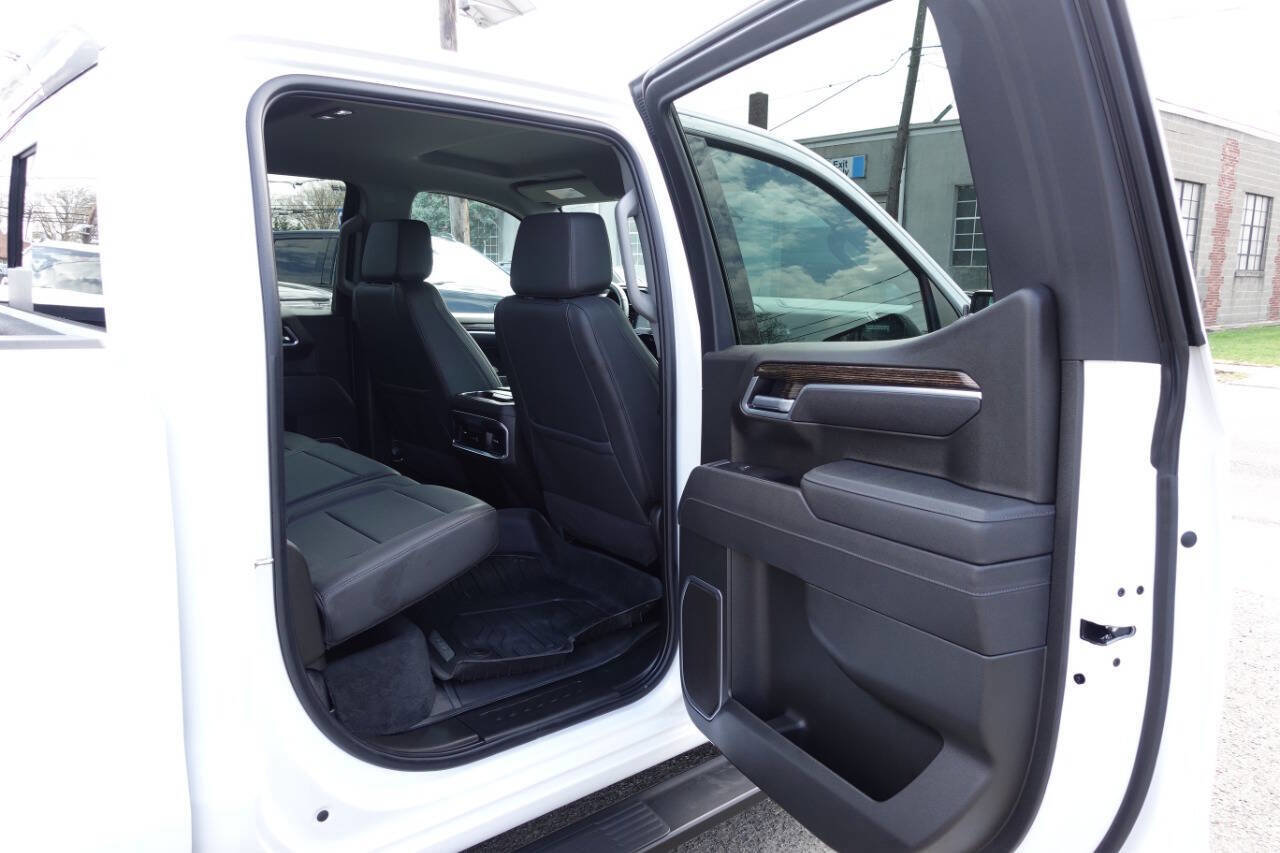 Used 2025 GMC Sierra 1500 Elevation w/ Elevation Premium Package AWD/4WD image 31