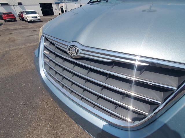 Used 2009 Chrysler Town & Country Touring FWD image 26