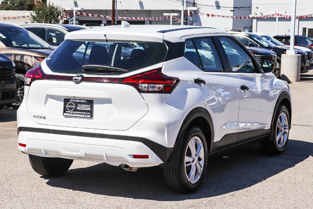 Certified 2025 Nissan Kicks Play S FWD image 8