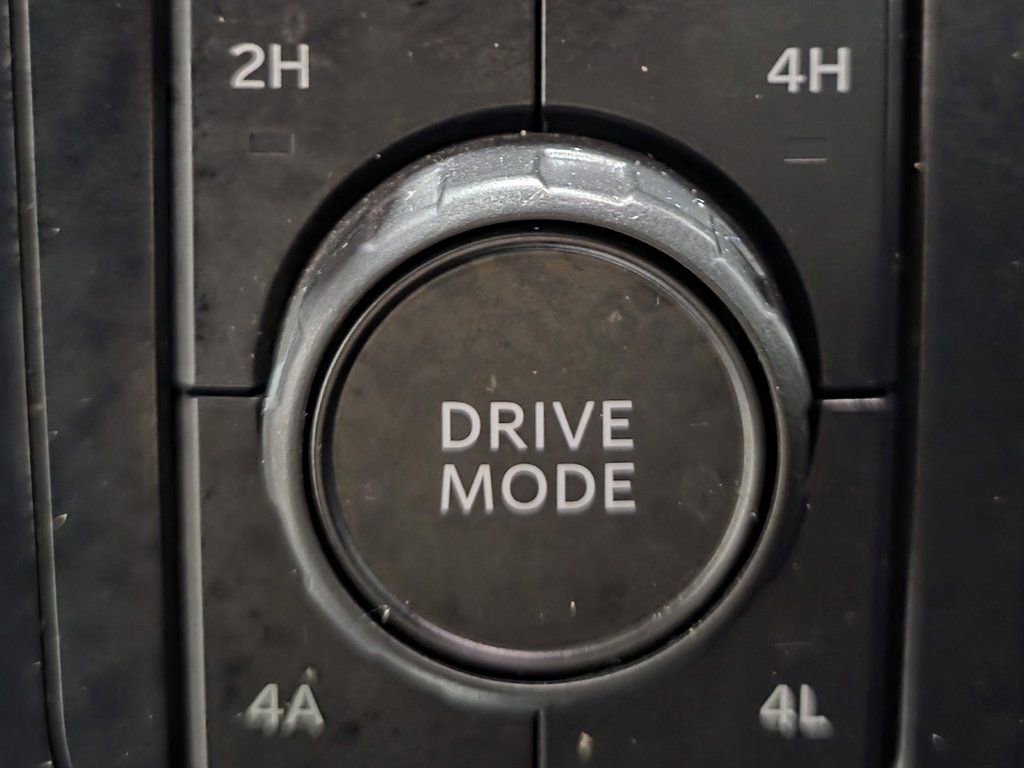 Used 2023 Ford F150 Lariat w/ Equipment Group 502A High image 39