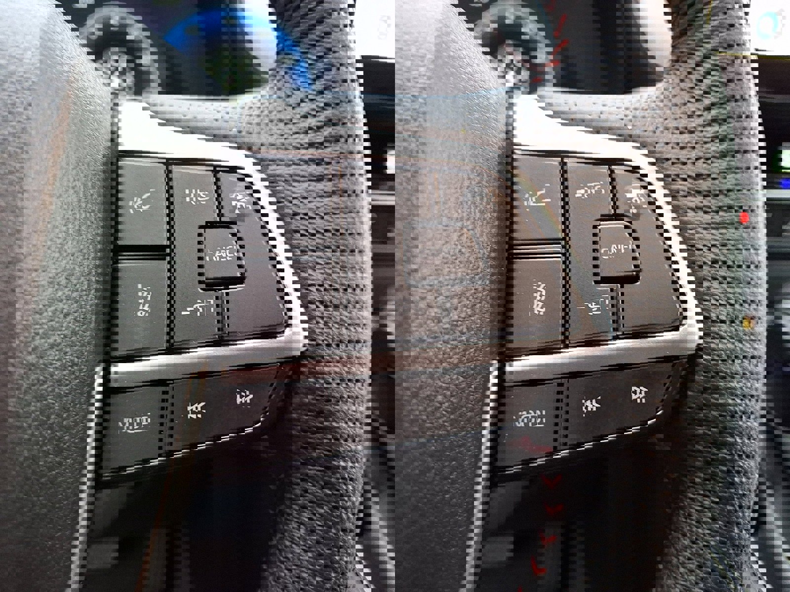 Used 2025 Toyota Sienna XSE FWD image 22