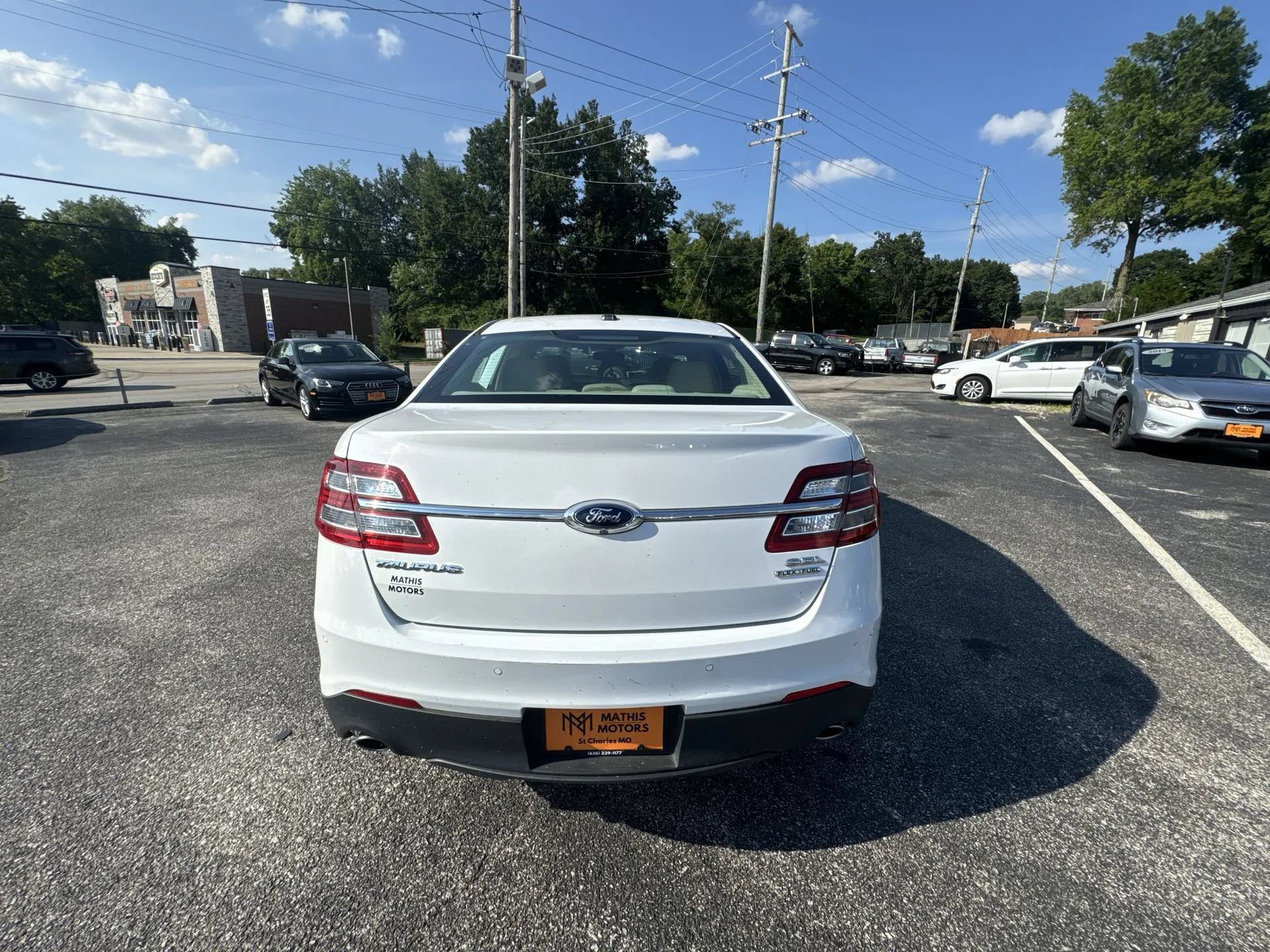 Used 2014 Ford Taurus SEL w/ Equipment Group 201A FWD image 22