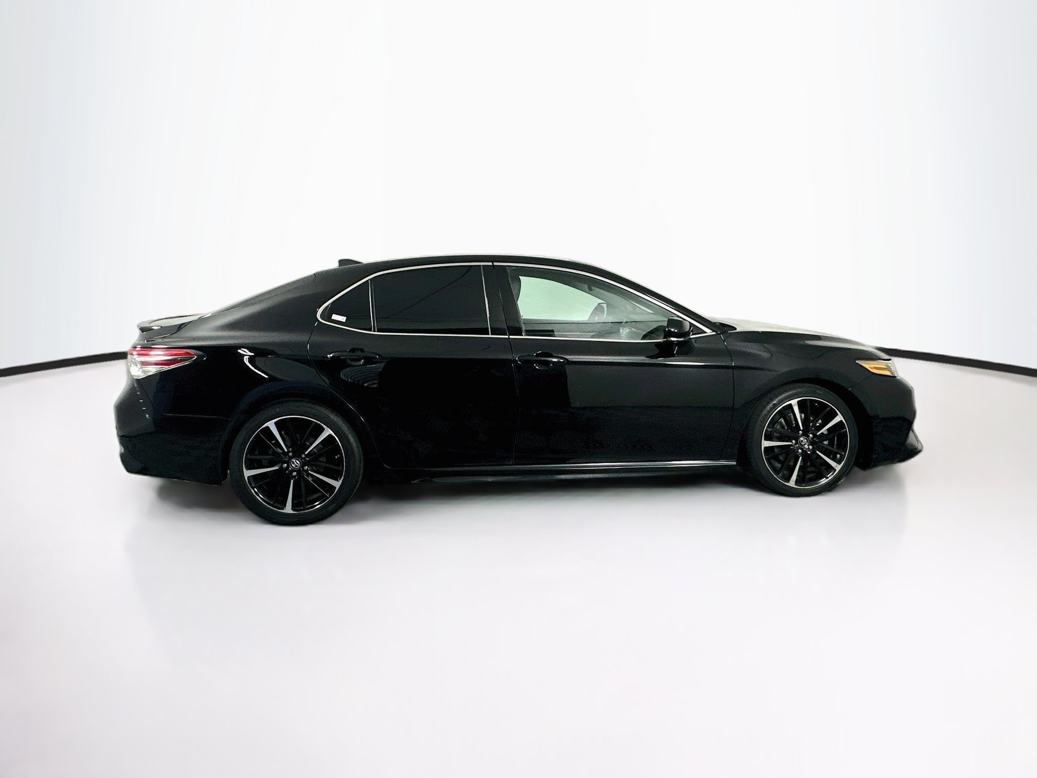Used 2019 Toyota Camry XSE FWD image 10