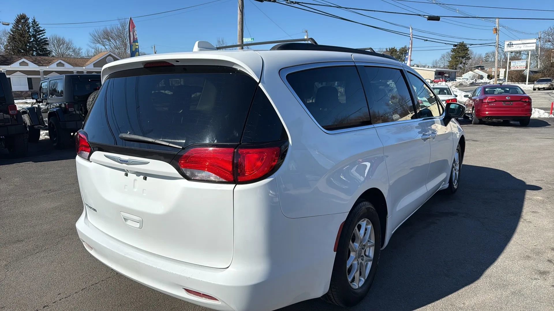 Used 2020 Chrysler Voyager Lxi image 9