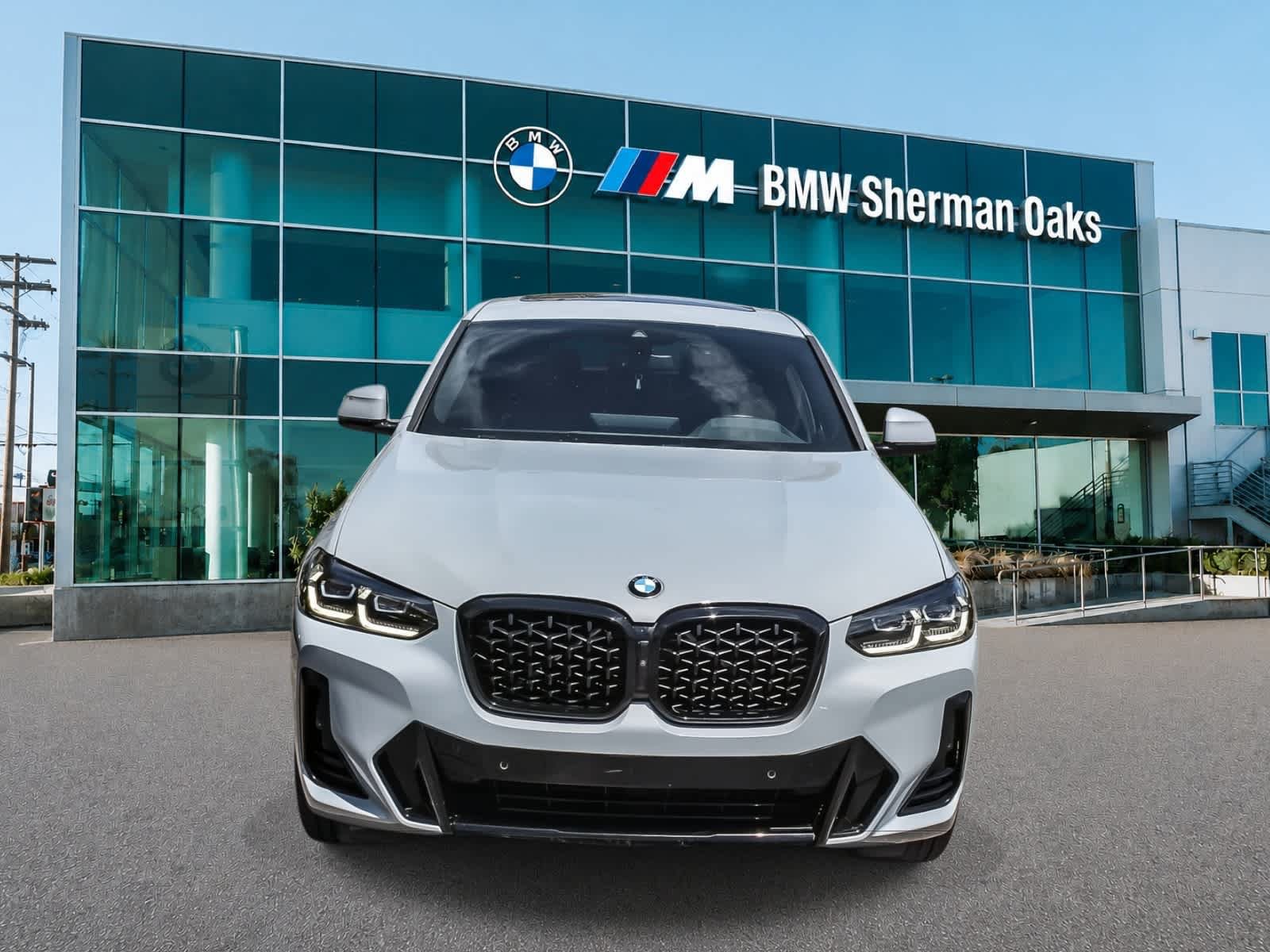 Used 2023 BMW X4 xDrive30i w/ M Sport Package AWD/4WD image 2